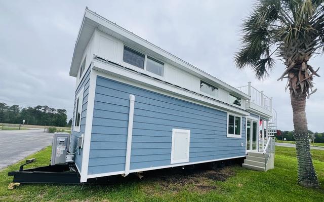 2025 Great Outdoor Cottages 300-L1-K1