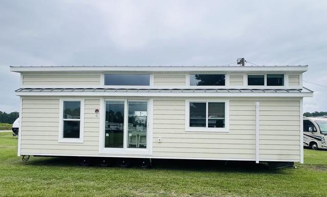 2026 Great Outdoor Cottages 210-L