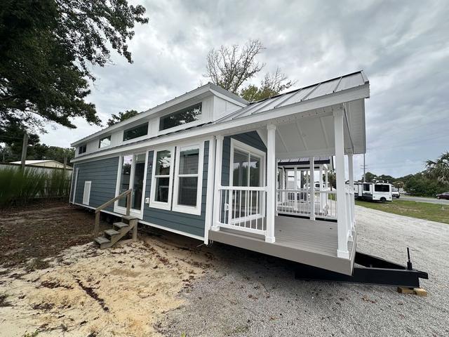 2027 Great Outdoor Cottages Bayview 300-L