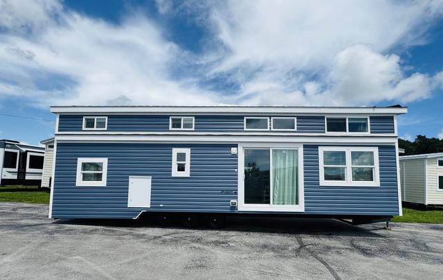 2027 Kropf Island 4856WD