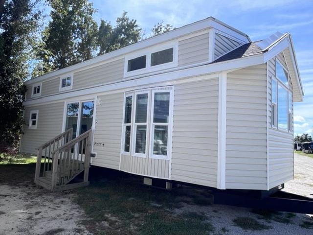 2027 Kropf Island 6178WD