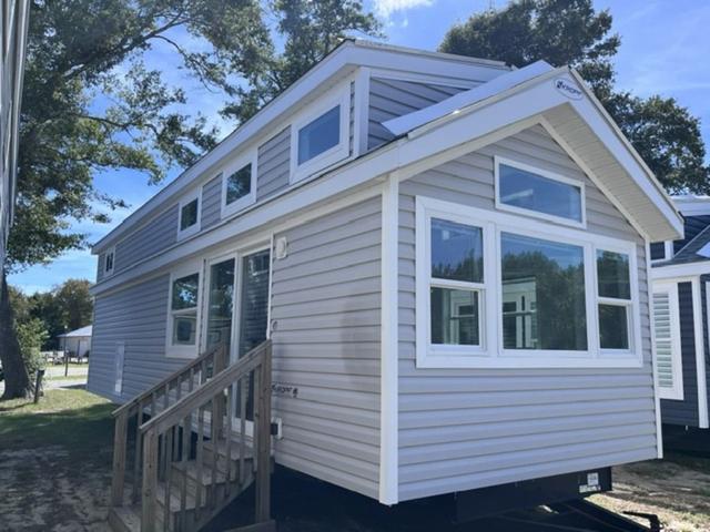 2027 Kropf Lakeside 8006K