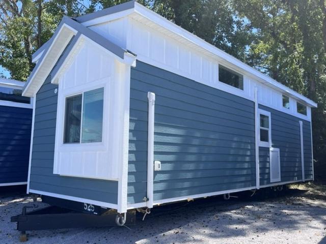 2027 Great Outdoor Cottages Bayview 215-L-G3