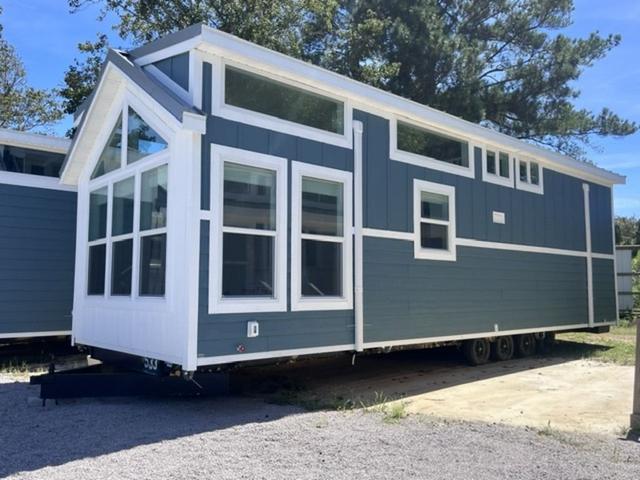 2027 Great Outdoor Cottages Bayview 200-L2-K1